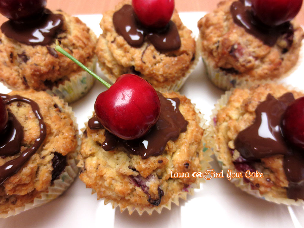 Muffin con cioccolato e ciliegie con zucchero di canna senza lattosio