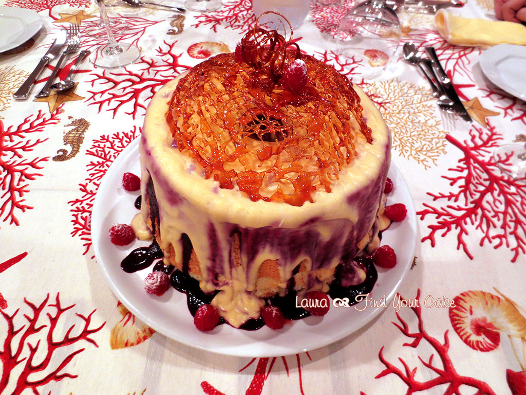 Ciambella americana con crema e frutti di bosco