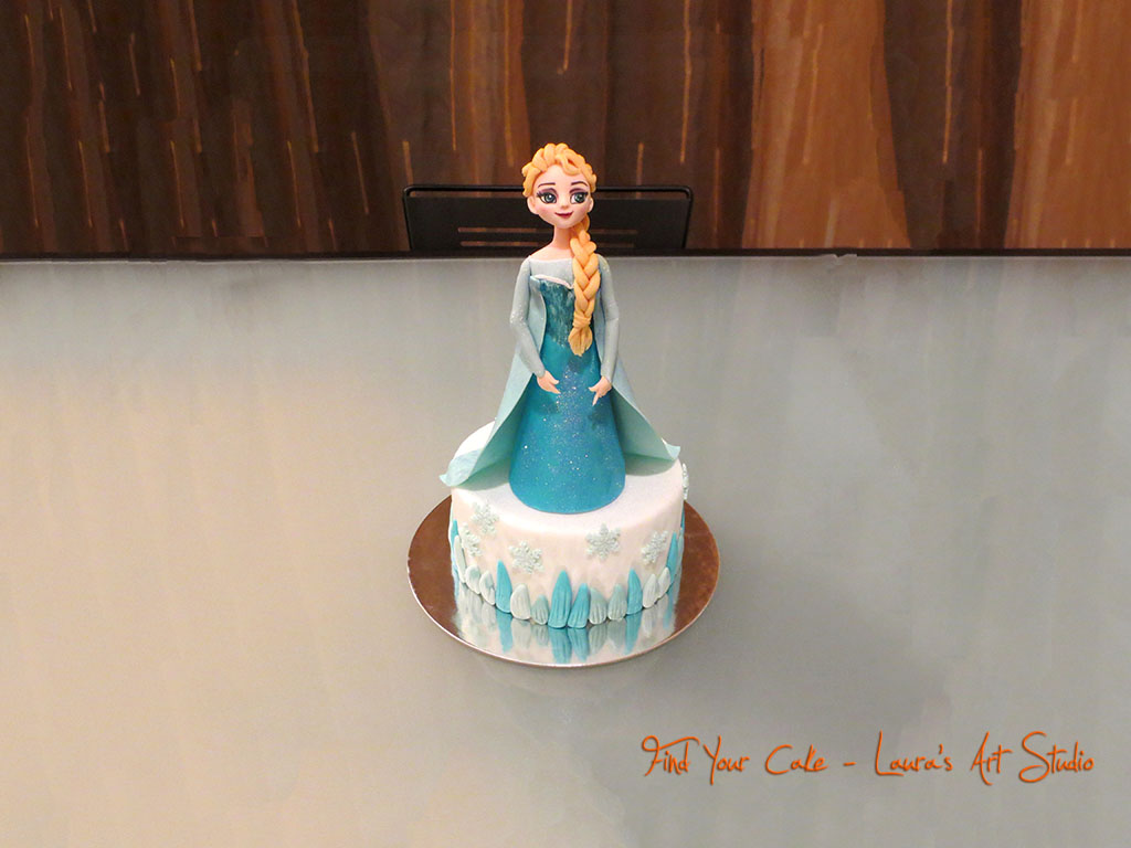 Elsa cake topper