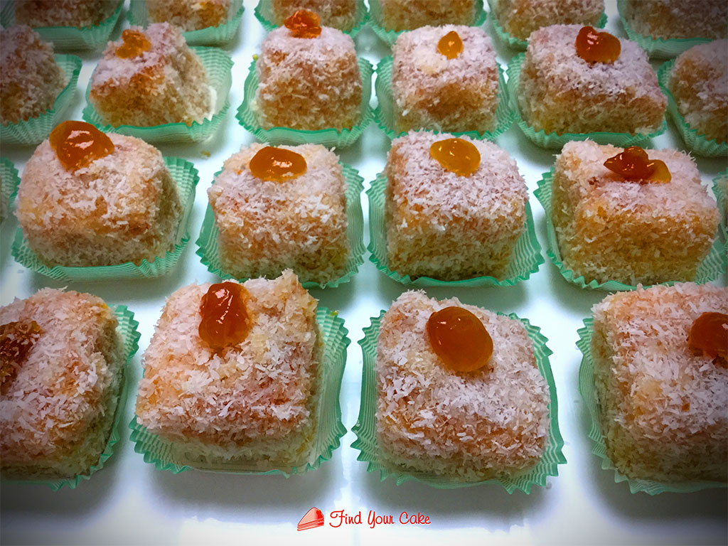 Lamington con marmellata e cocco