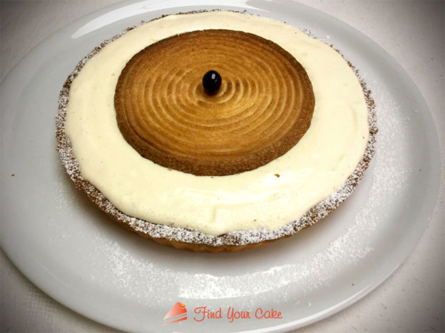 Crostata con crema chibouste e marmellata di amarene