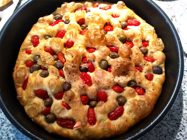 Focaccia di farina o di semola con biga e lunga lievitazione